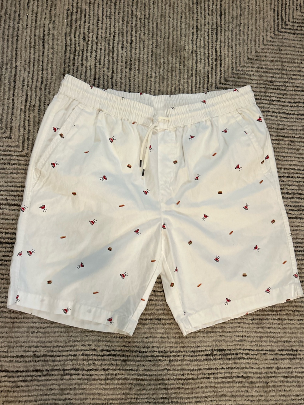 Charleston Threads Picnic Grill Print Men's White Embroidered Shorts XL Cotton